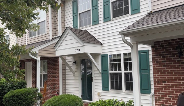 Convenient Charming Townhouse