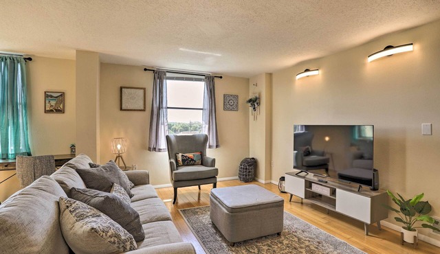 Convenient Clearwater Condo < 4 Mi to Beach!