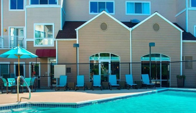 Convenient Countryside Stay! Free Parking, Onsite Pool, Pet-friendly Property