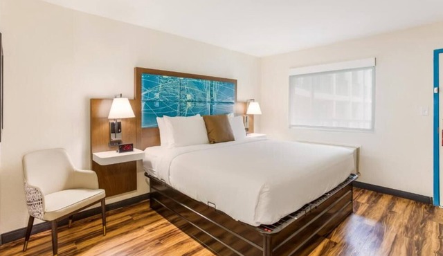 Convenient Countryside Stay! Free Breakfast, Free Parking, Onsite Swimming Pool