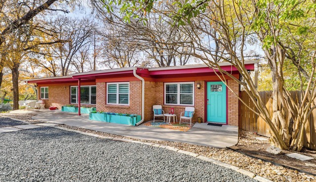 Convenient Couple's Retreat 3 Mi to Dtwn Austin!