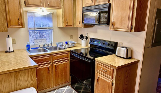 Convenient, Cozy and Comfortable Compact Home. Two minutes Waynesburg University