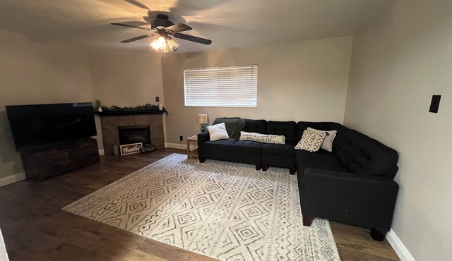 Convenient & Cozy condo on 400