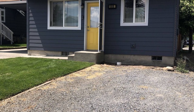 Convenient & Cozy Cottage On Newport Near River, Downtown & Drake Park