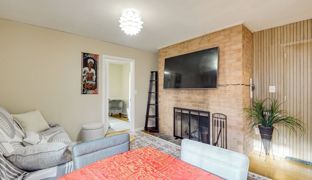 Convenient + Cozy! Apartment in DC Suburbs!