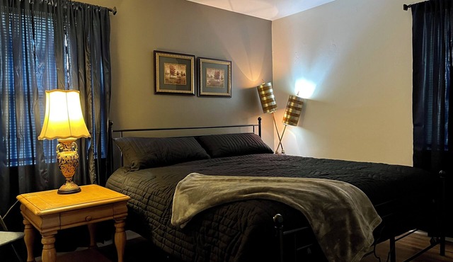 Convenient, curbside Duplex close to Cullman businesses and restaurants!