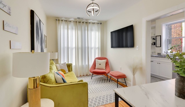 Convenient DC Townhome - 2 Mi to National Mall!