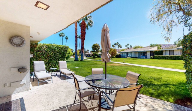Convenient, dog-friendly condo w/shared tennis, spa, heated pool