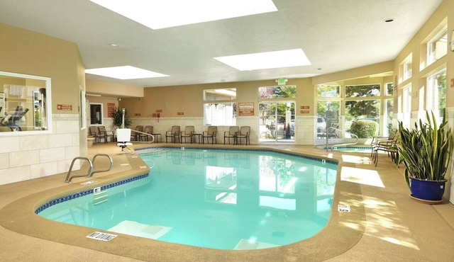 Convenient Downtown SLC Hotel | Hot Breakfast, Indoor Pool, Gym & Shuttle