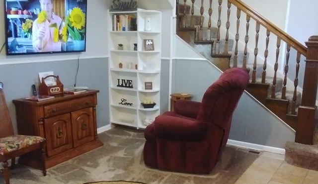 Convenient Family-Friendly Home -10 Min to Tulsa!"