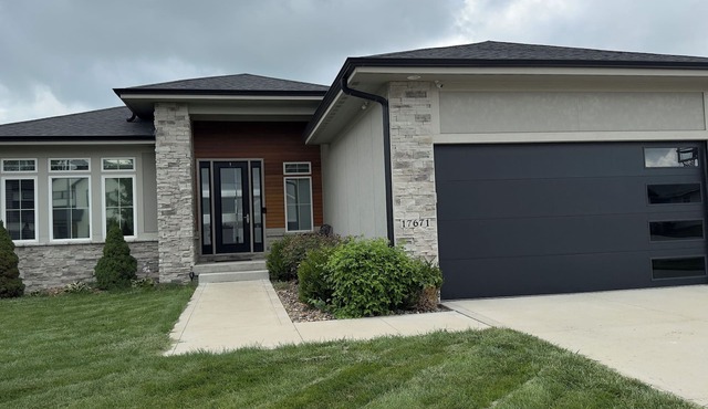 Convenient functional quiet 5 bedroom 3 bath home in Clive.