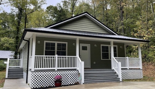 Convenient home close to downtown!