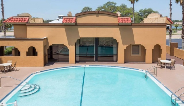 Convenient Location in Historic Downtown! 3 Spaces, Onsite Pool & Free Parking