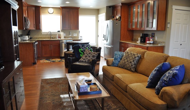 Convenient Location! Clean and Cozy. ❤