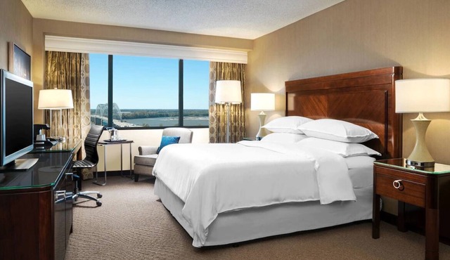 Convenient Location! On-Site Restaurant/Bar, Near Memphis Rock ‘n Soul Museum