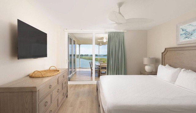 Convenient Location! Outdoor Pool Access, Full Kitchen! Near Beach!