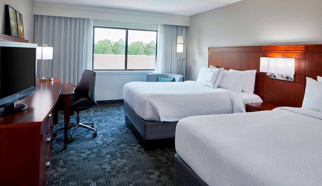 Convenient Location! Fitness Center, On-Site Dining, Airport Shuttle!