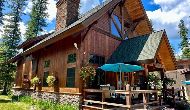 Convenient location 2 miles to Priest Lake for families & work-cation stays!