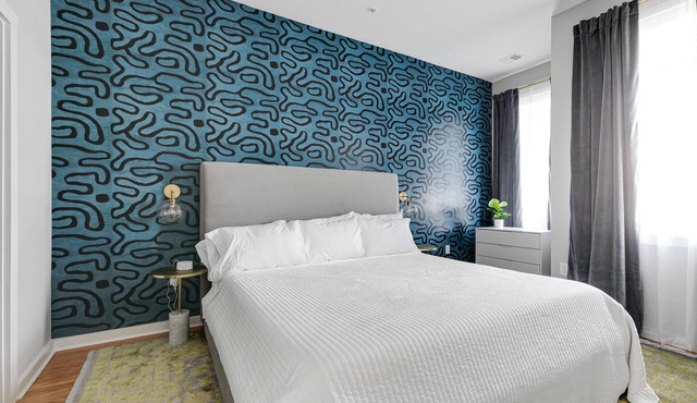 Convenient & Luxe Designer Apt w/King Sized Bed