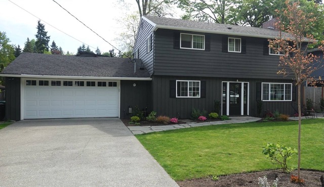 Convenient Mercer Island home loaded with amenities, 10 minutes from WC games
