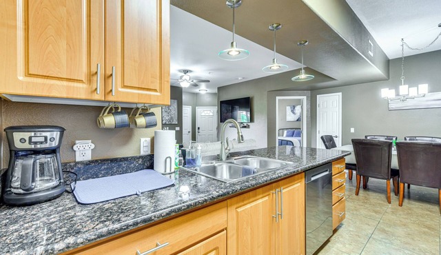 Convenient Mesa Condo w/Pool & Hot Tub Access!