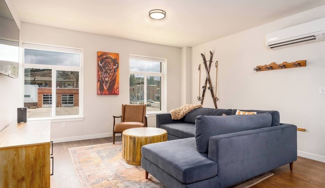 Convenient & Modern Condo Living