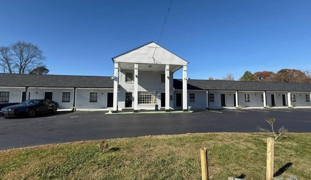Convenient Pet-Friendly Room in Danville Near Local Attractions + Parking