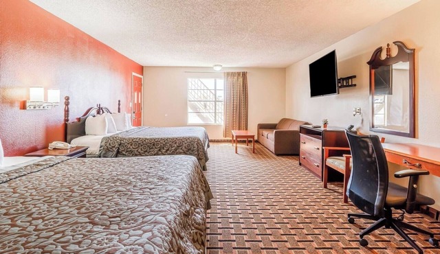Convenient Pet-Friendly Stay Near Red River – Scenic Drives & Local Exploring