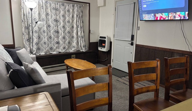 Convenient Pittsburgh Access,but located in a small town a 20 min drive away