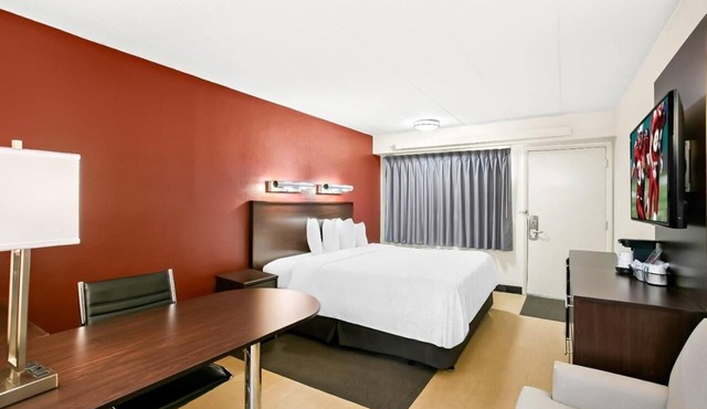 Convenient Room Near BWI – Free Shuttle Service and Cable TV