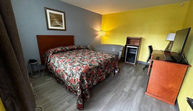 Convenient Room Near St. John Medical Center + Free Private Parking