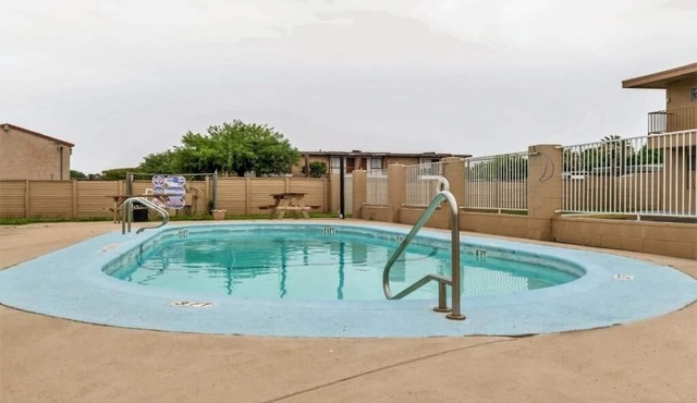 Convenient Room with 2 King Beds Near SeaWorld San Antonio Area with Pool