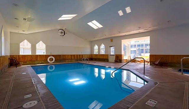 Convenient Room with Partial Ocean View Near Devils Punch Bowl for Adventures