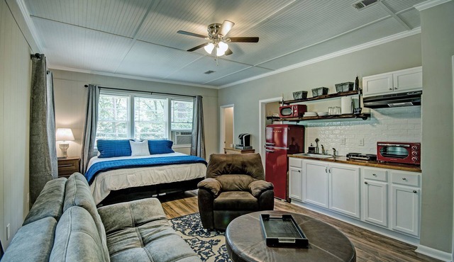 Convenient/Safe Location: Studio APT near WholeFoods