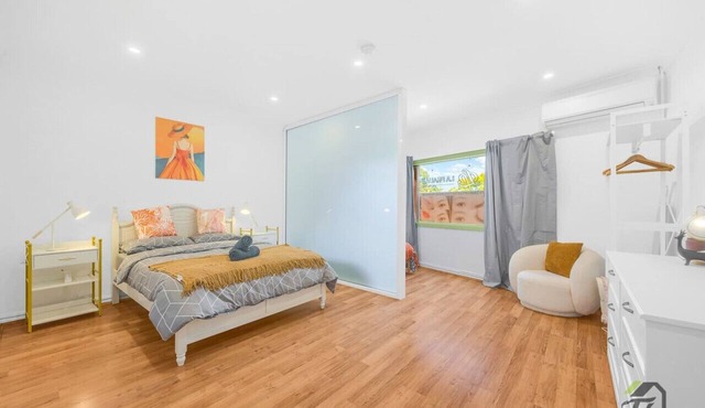 Convenient Sanctuary in Eastwood