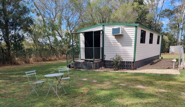 Convenient/ secluded 2 bedroom cabin on luxury acreage