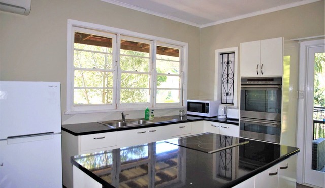 Convenient spacious 4-bedroom house in Salisbury