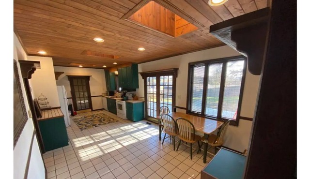 Convenient, Spacious & Cheerful - The Summitt!