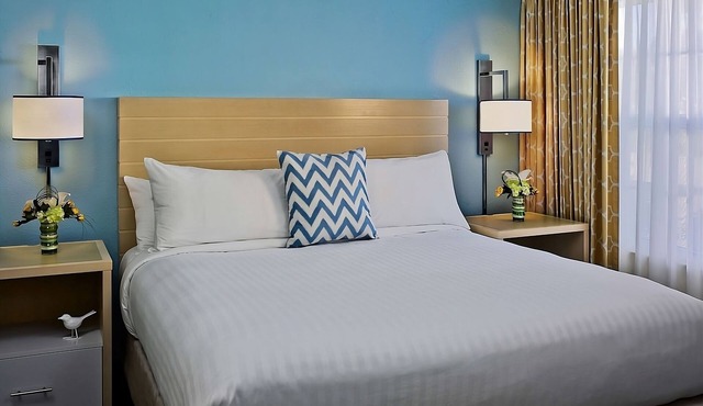 Convenient Stay! 3 Convenient Units, Pool, Free Parking, Pet-Friendly