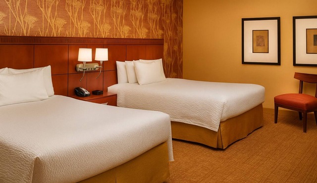 Convenient Stay in Detroit Auburn Hills! 2 Enjoyable Units, Pets Allowed, Pool!
