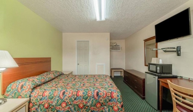 Convenient Stay Near Scenic Trails & Nature Preserves