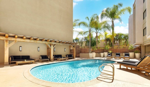 Convenient Stay, Superb Location! 4 Family-friendly Units, Dogs Allowed, Pool