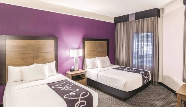Convenient Stay, Superb Location! 3 Comfortable Units, Pool, Free Breakfast