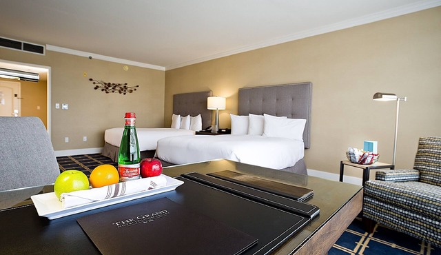 Convenient Stay, Superb Location, Pool. Pets Allowed, Parking Onsite