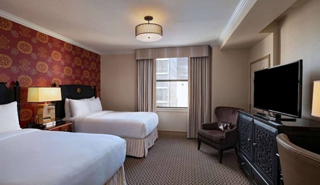 Convenient Stay! THREE Relaxing Units, Pet-friendly, Indoor Swimming Pool!