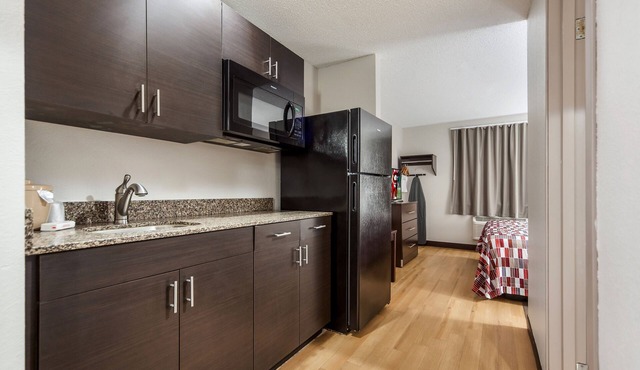 Convenient Stay, Superb Location! 2 Budget-friendly Units with Kitchenettes