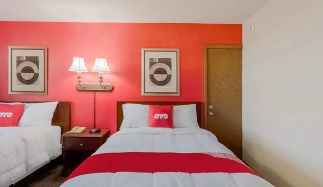Convenient Stay Near I-74 and Downtown Morton - Complimentary Self Parking!