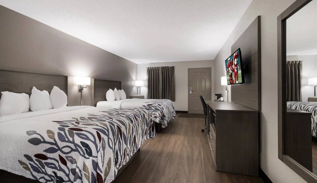 Convenient Stay w/ Complimentary Breakfast! Near Old Brutus Historical Society