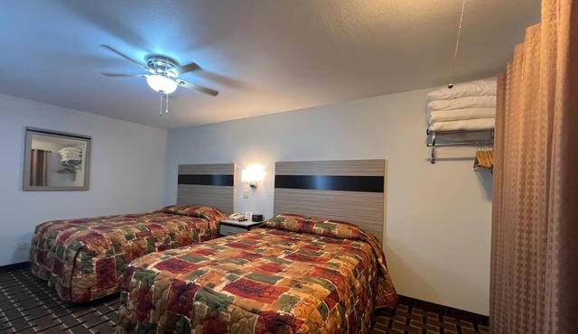 Convenient Stay w/Free Parking! 2 Affordable & Family-Friendly Rooms