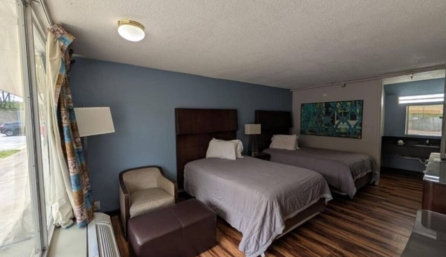 Convenient Stay with 4 Rooms for Budget Travelers